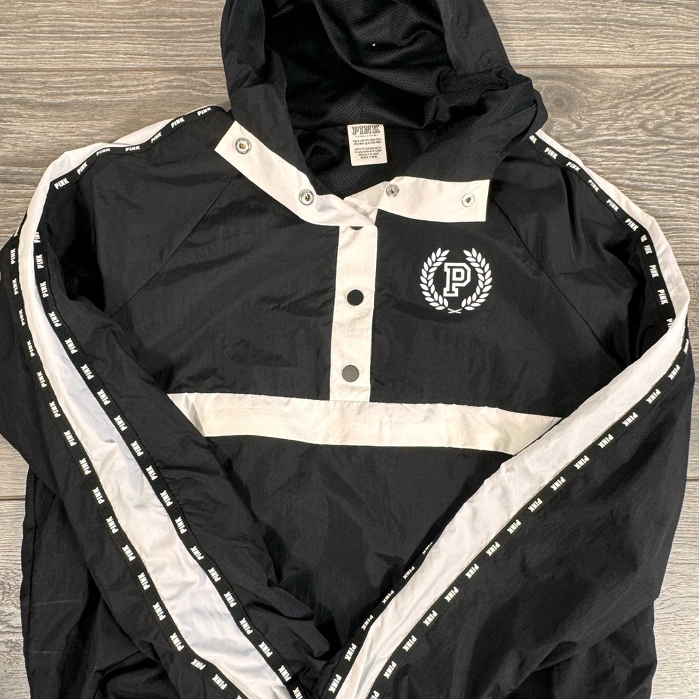 Victoria Secret windbreaker size xs/s. Gently used.